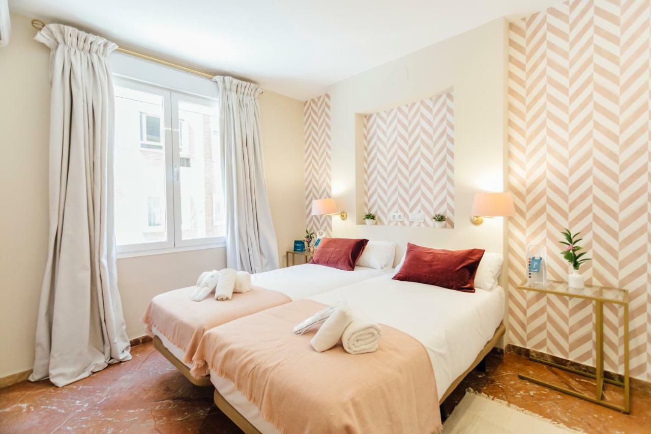 Stylish And Wide- 3Bdr 3Bth- Los Remedios Севилья Экстерьер фото
