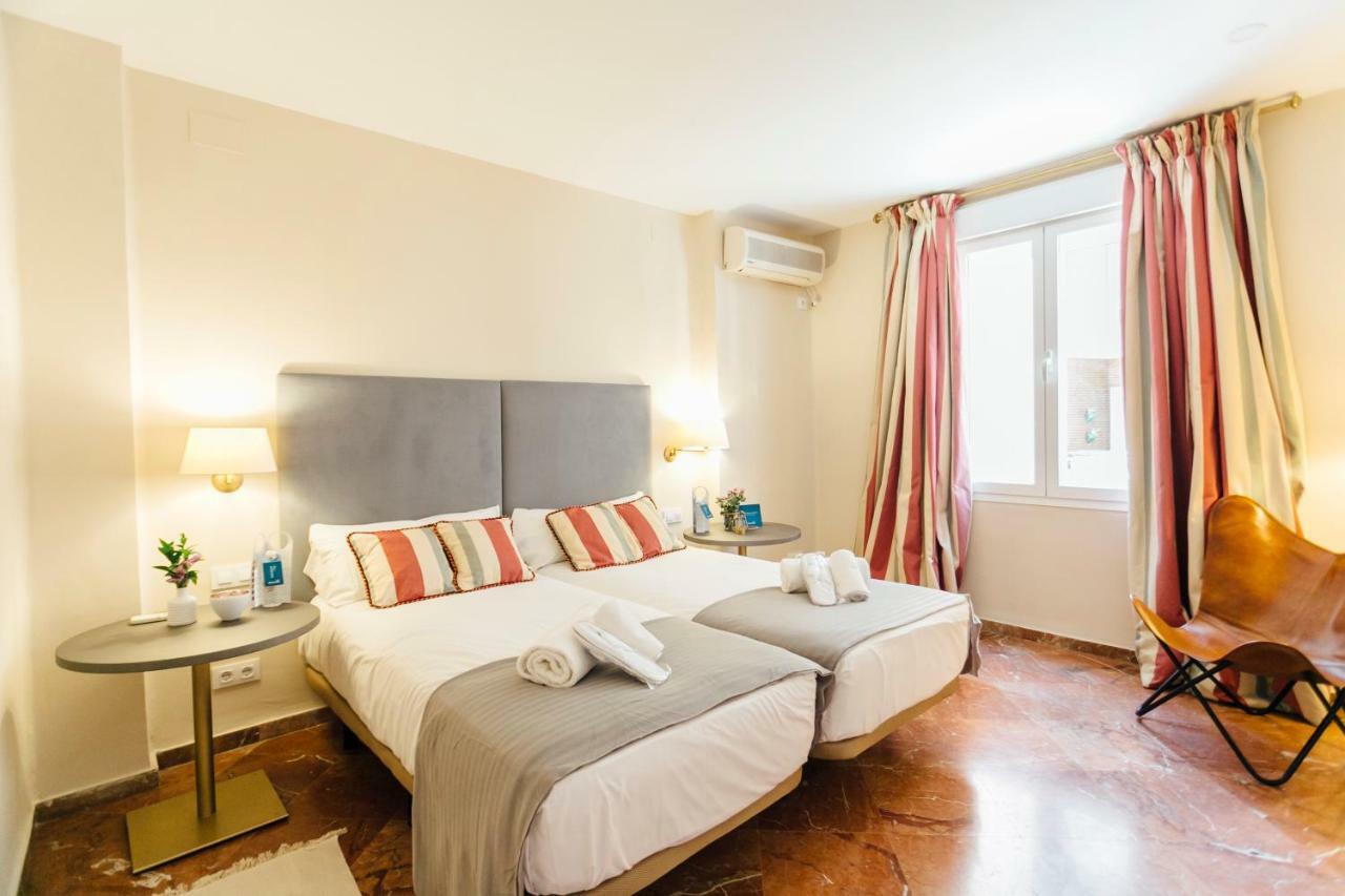 Stylish And Wide- 3Bdr 3Bth- Los Remedios Севилья Экстерьер фото
