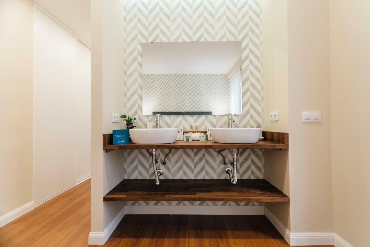 Stylish And Wide- 3Bdr 3Bth- Los Remedios Севилья Экстерьер фото